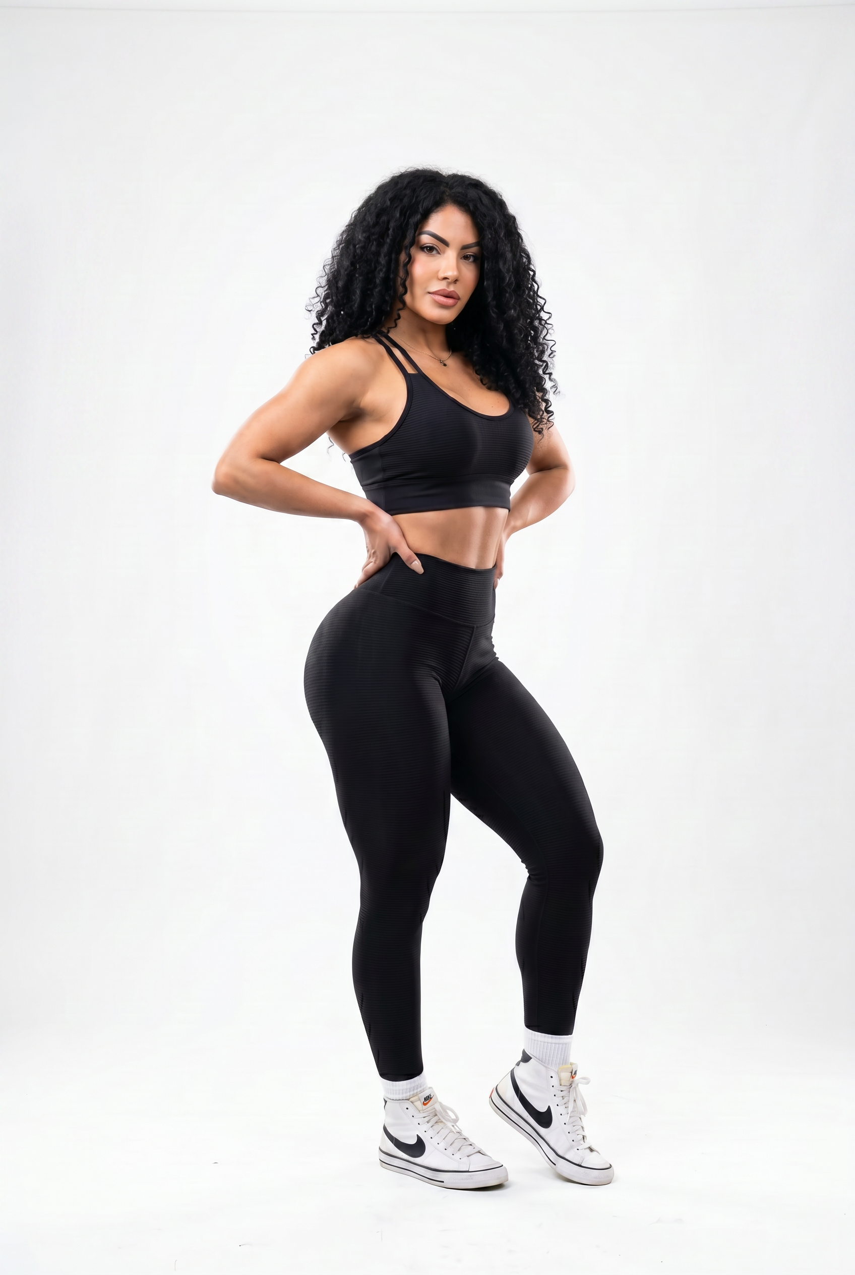 VYVAE Push-Up Yoga Set Black - Front