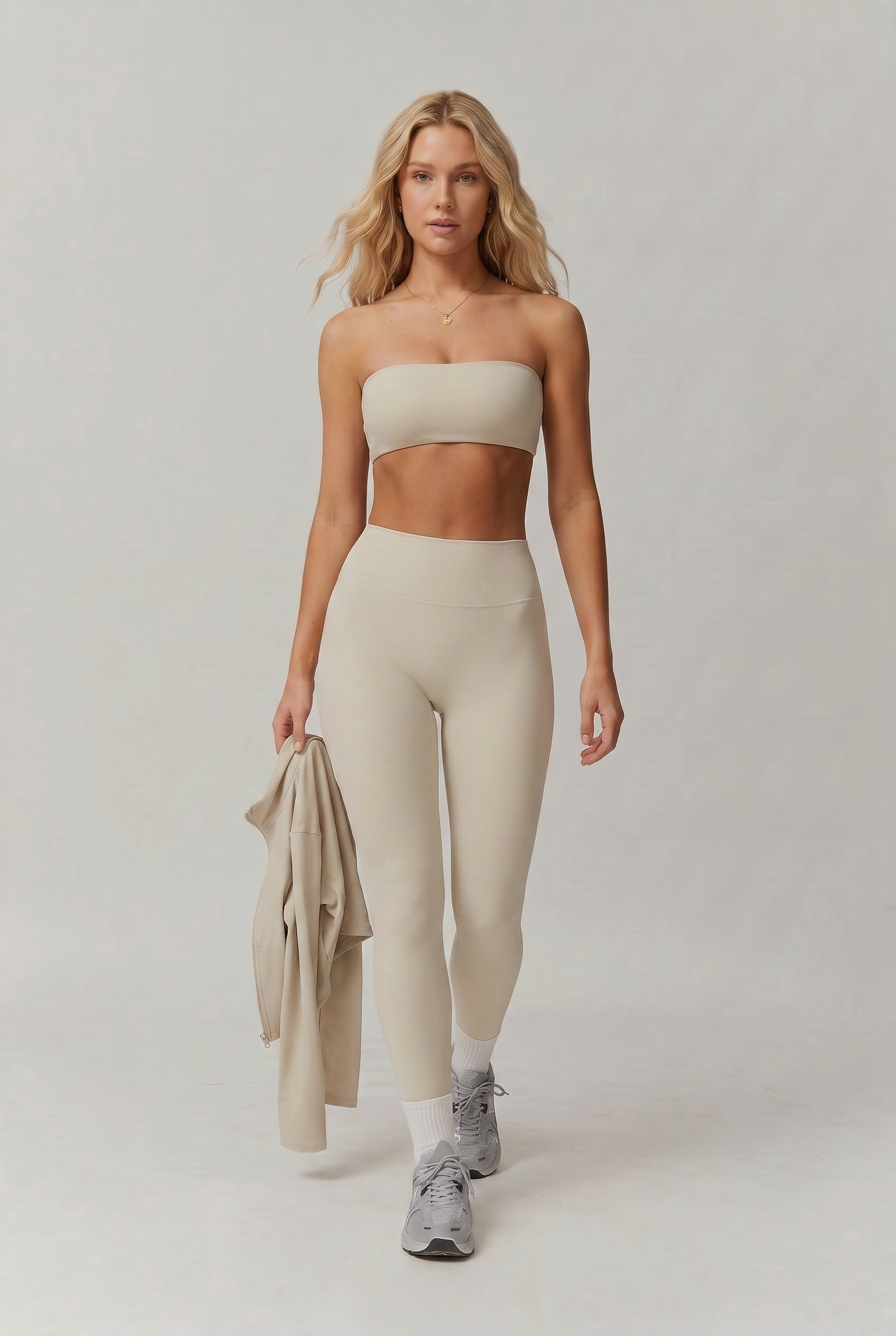 VYVAE Slim-Fit Yoga Suit Beige - Walking