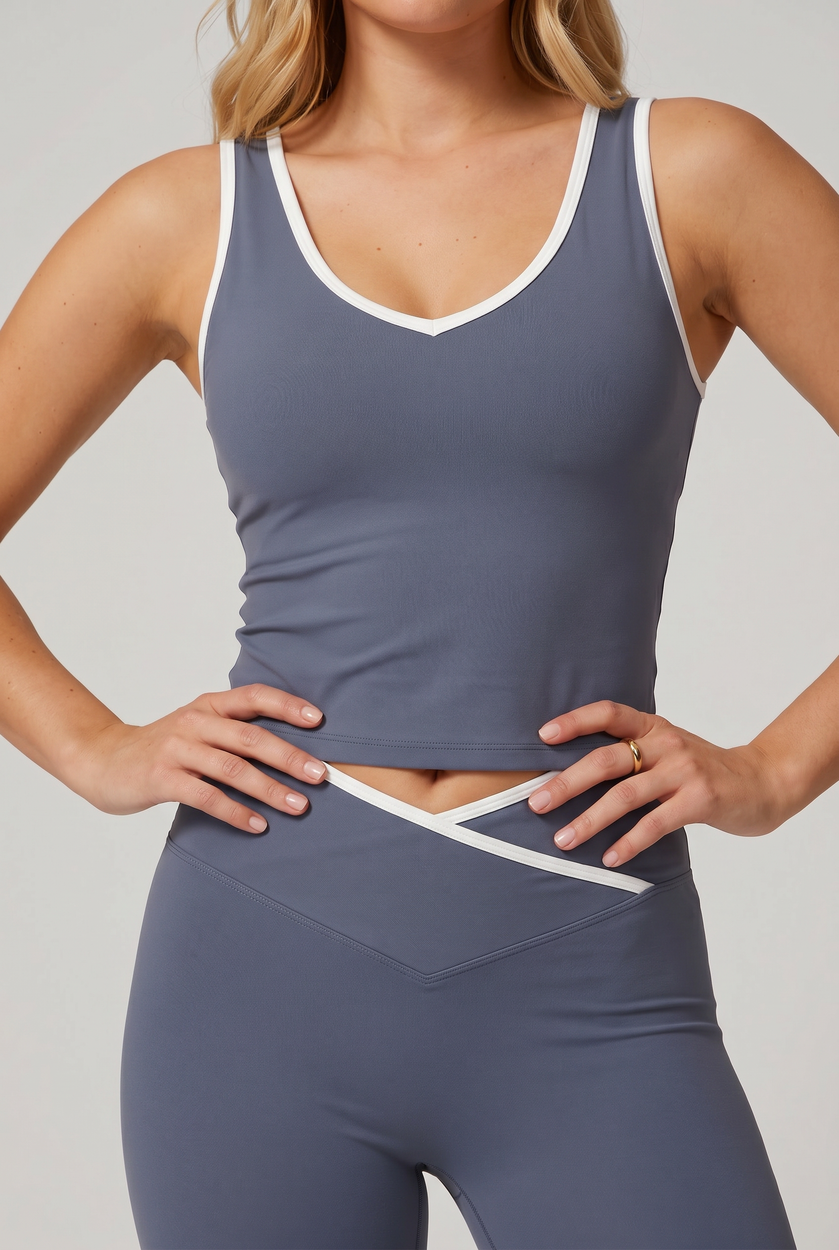 VYVAE 2-Piece Fitness Set Dusty Blue - Studio