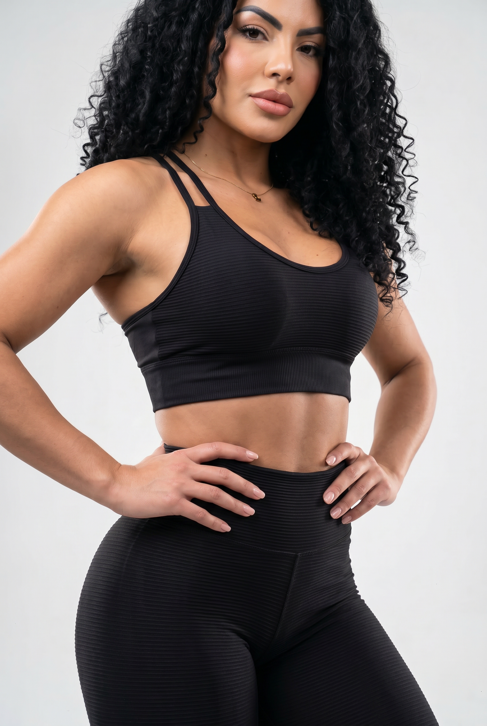 VYVAE Push-Up Yoga Set Black - Walking