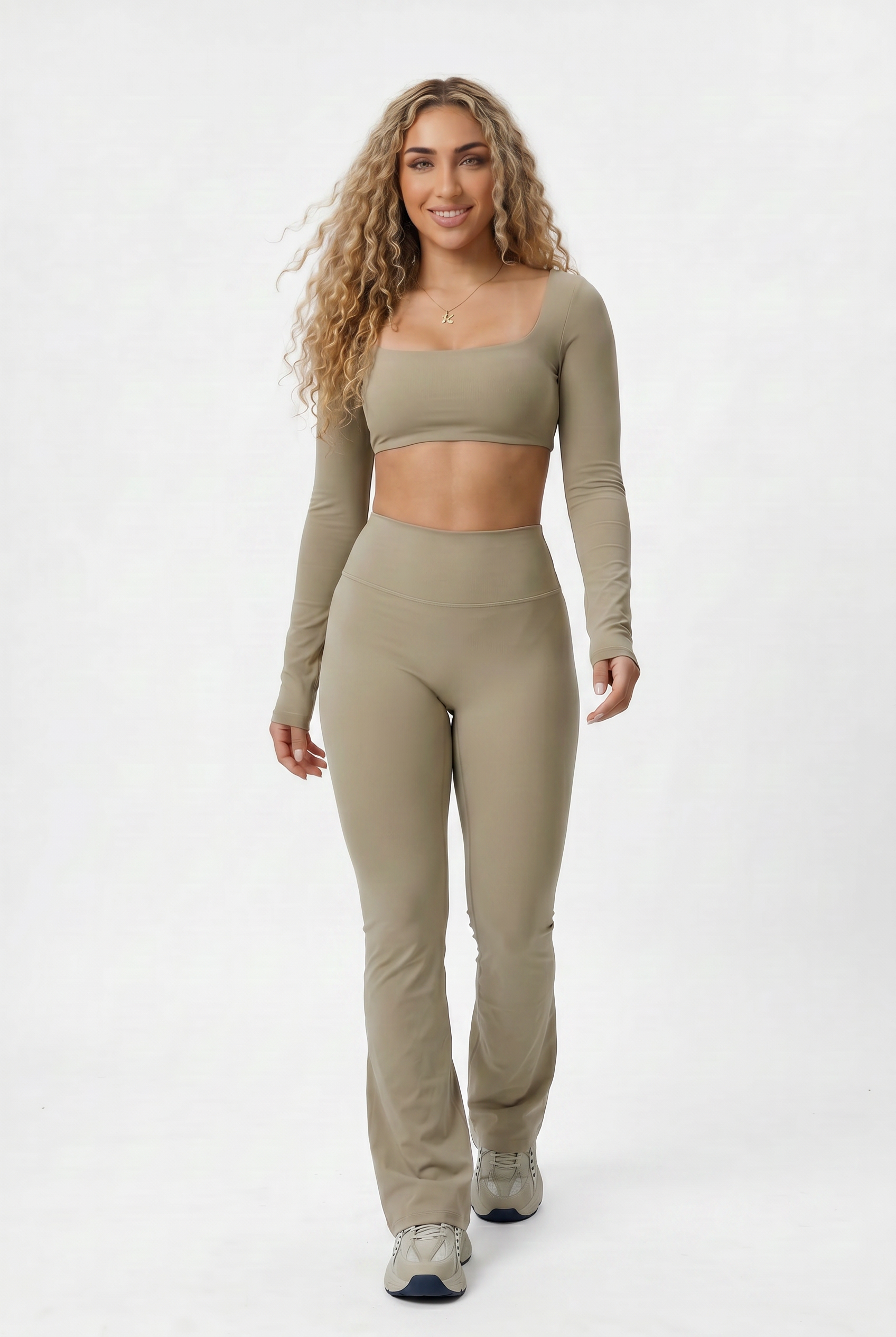 VYVAE Nude Feel Yoga Set Camel Brown - Walking