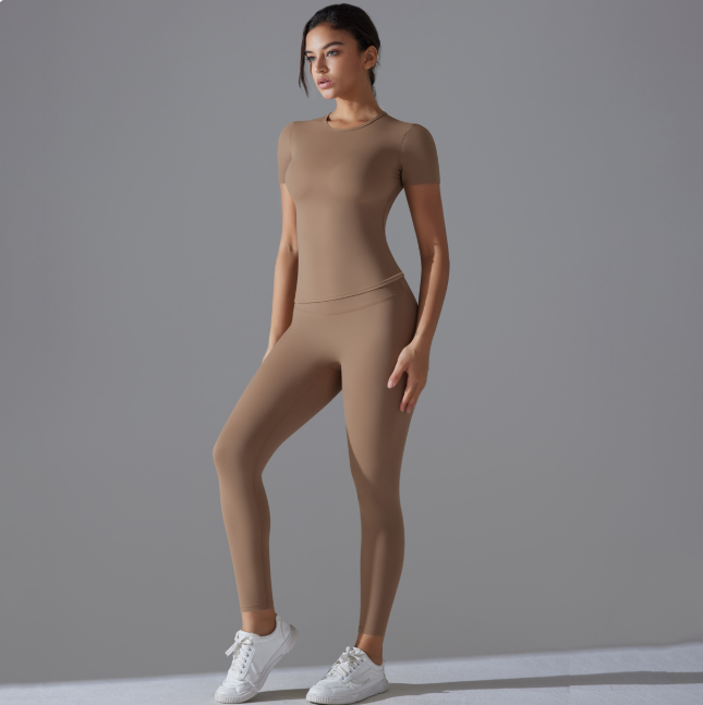 VYVAE Quick-Dry Yoga Set White And Gray - Detail
